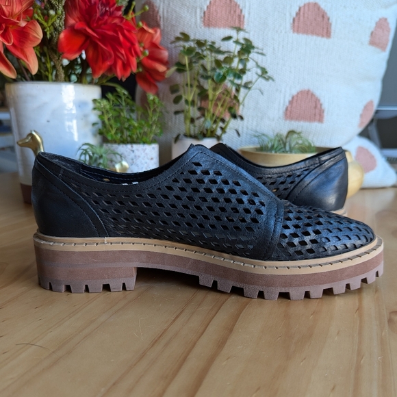 Vince Camuto Black Leather Mritsa Perforated Slip-on Derby Oxford Sneaker - Picture 6 of 11